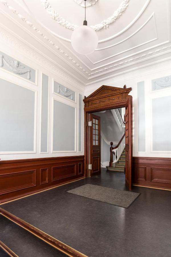 Lovely 3Br Manor Apartment 5 Min From Tivoli Gardens โคเปนเฮเกน ภายนอก รูปภาพ