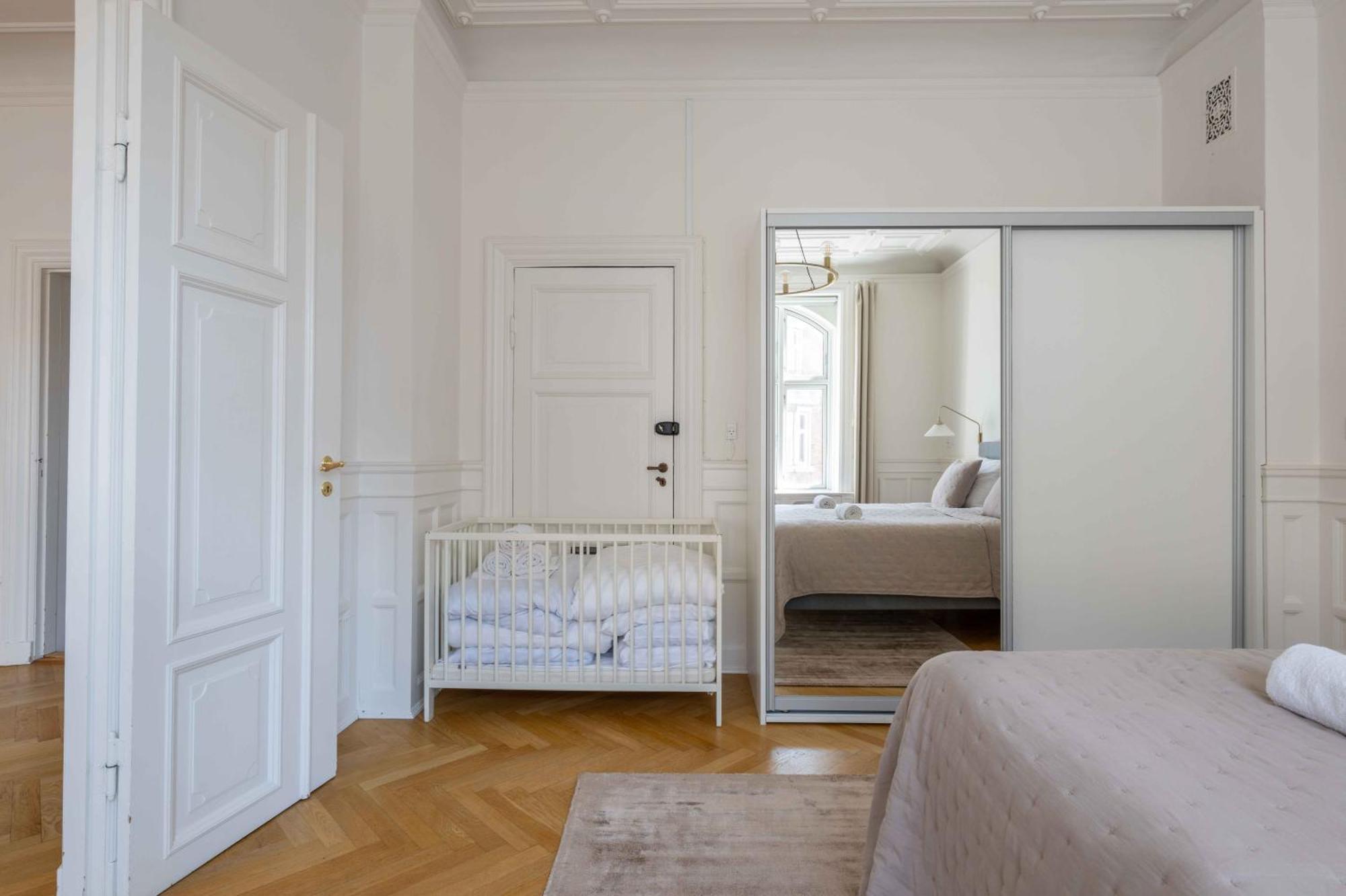Lovely 3Br Manor Apartment 5 Min From Tivoli Gardens โคเปนเฮเกน ภายนอก รูปภาพ
