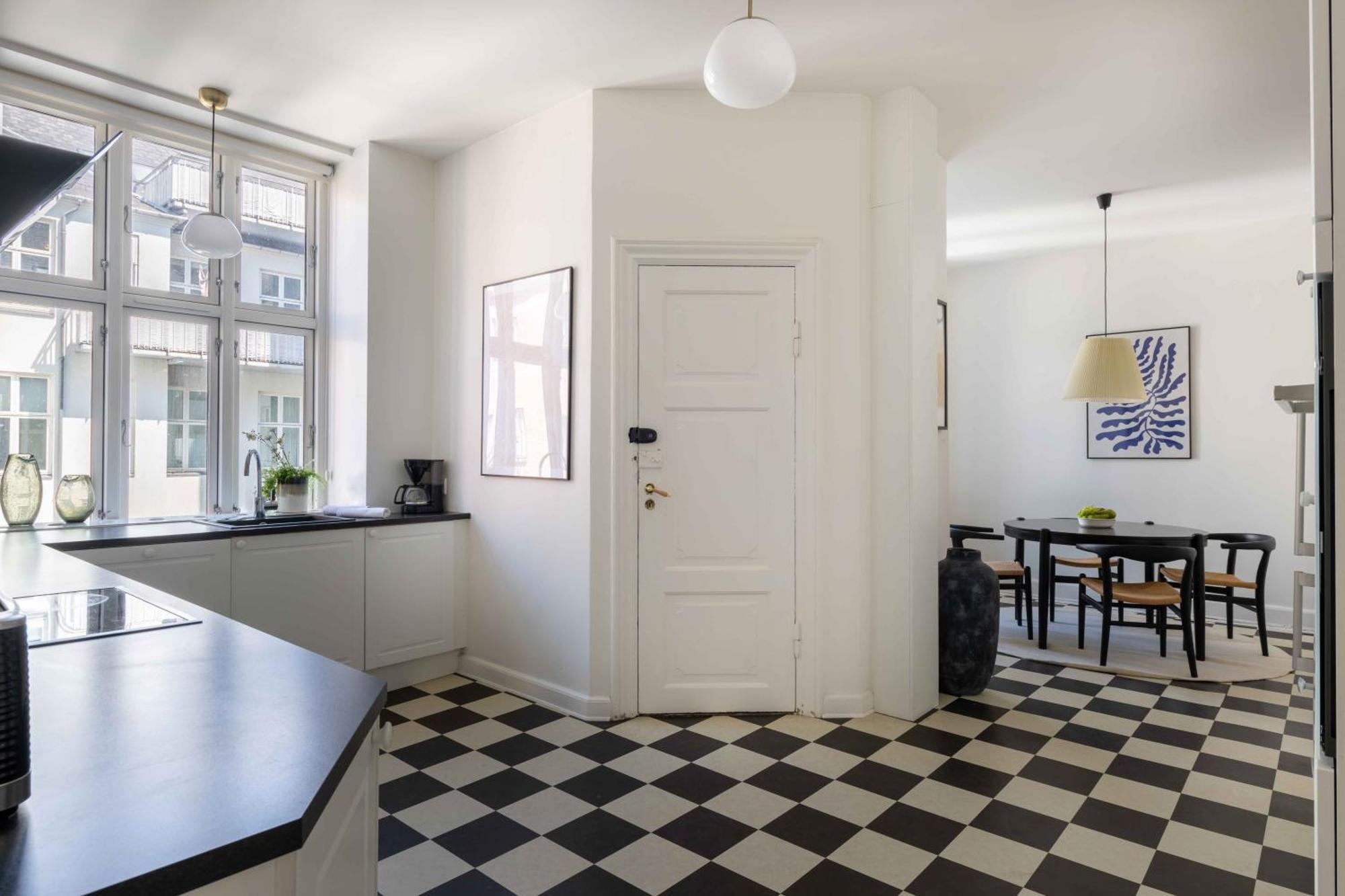 Lovely 3Br Manor Apartment 5 Min From Tivoli Gardens โคเปนเฮเกน ภายนอก รูปภาพ